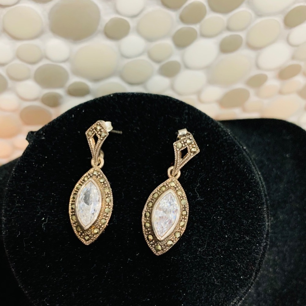 E87- Sterling Silver vintage Earrings